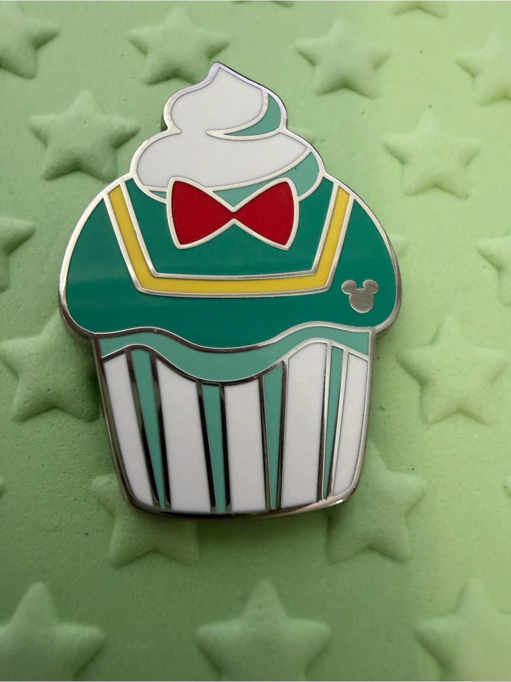 Disney Donal Duck Cupcake Pin